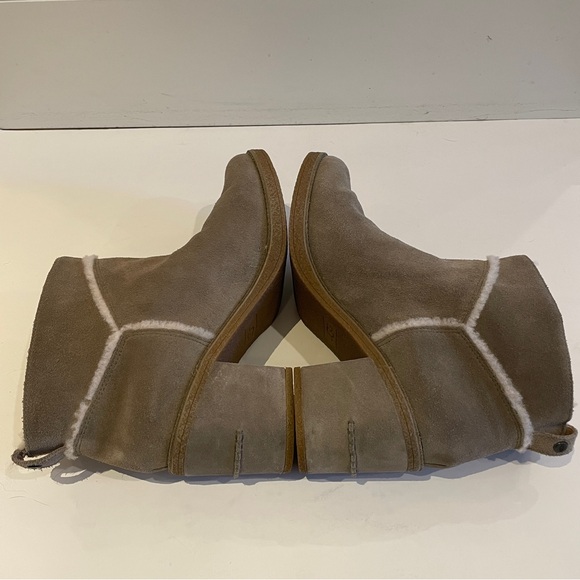 UGG Suede Shearling Ankle Boots with Block Heel in Taupe Women’s US 11 - Picture 7 of 8